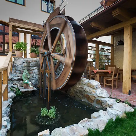 Selsky Dvur - Bohemian Village Courtyard Szálloda