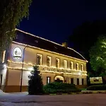Selsky Dvur - Bohemian Village Courtyard Hotel 4*