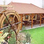 Selsky Dvur - Bohemian Village Courtyard Hotel 4*