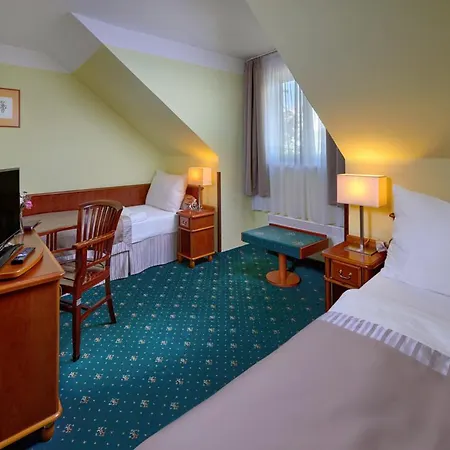 Selsky Dvur - Bohemian Village Courtyard Hotel 4*