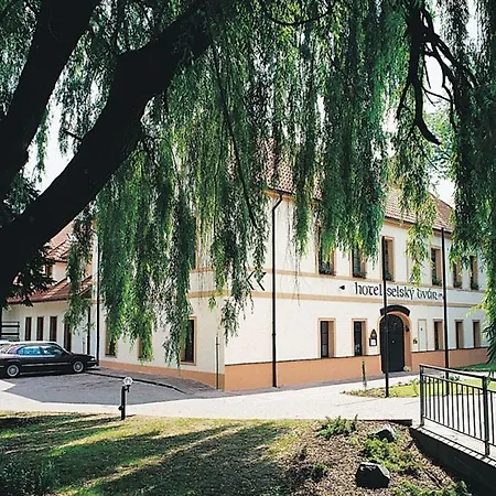Hotel Selsky Dvur - Bohemian Village Courtyard Prague