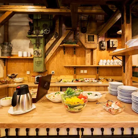 Hotel Selsky Dvur - Bohemian Village Courtyard