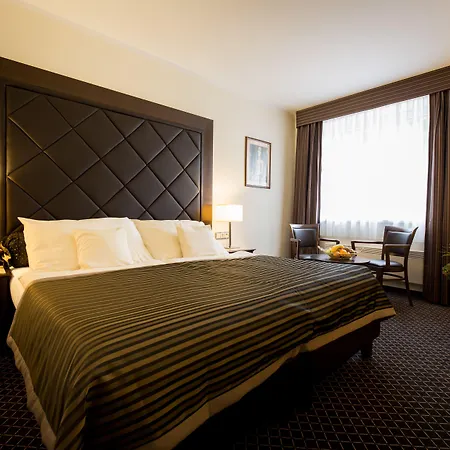 Hotel Selsky Dvur - Bohemian Village Courtyard