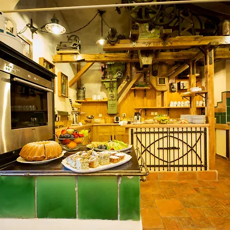 Hotel Selsky Dvur - Bohemian Village Courtyard