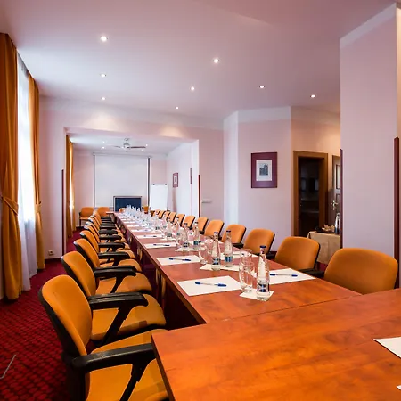 Selsky Dvur - Bohemian Village Courtyard Hotel 4*