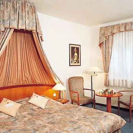 Otel Selsky Dvur - Bohemian Village Courtyard