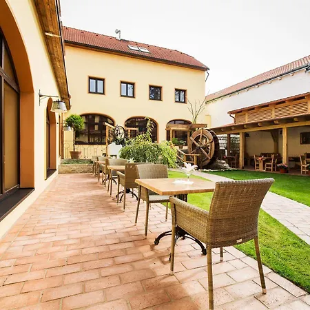 Selsky Dvur - Bohemian Village Courtyard