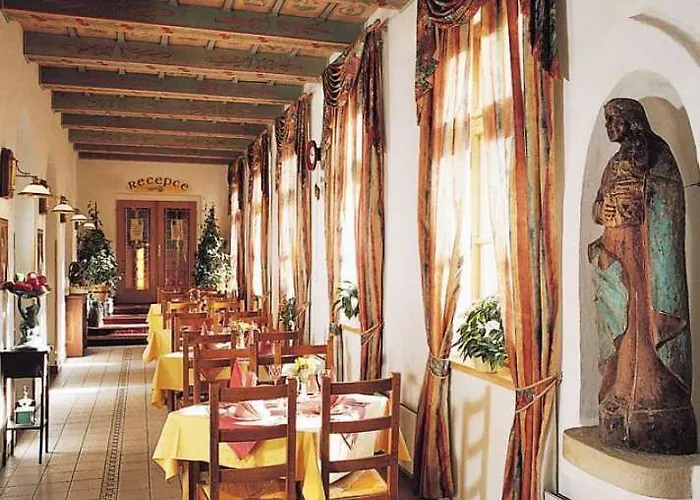 Szálloda Selsky Dvur - Bohemian Village Courtyard