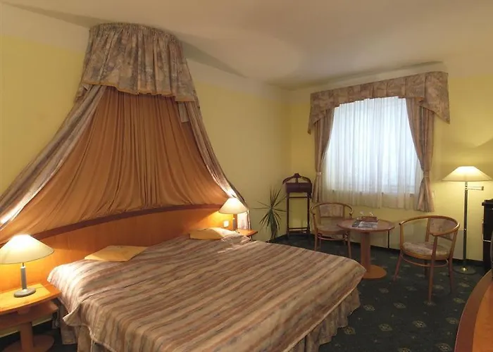 Szálloda Selsky Dvur - Bohemian Village Courtyard