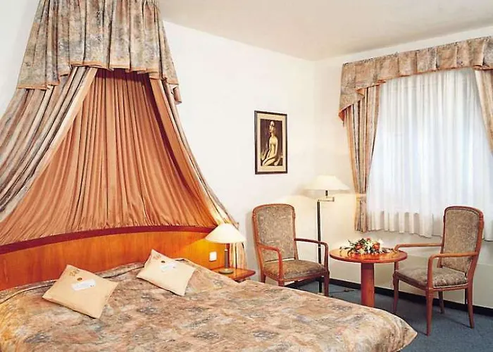 Hotel Selsky Dvur - Bohemian Village Courtyard