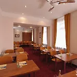 Selsky Dvur - Bohemian Village Courtyard 4* פראג