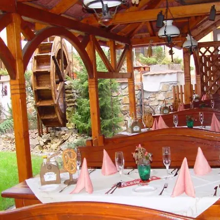 Selsky Dvur - Bohemian Village Courtyard Hotel 4*