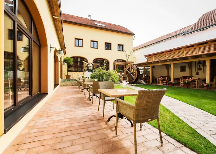 Hotell Selsky Dvur - Bohemian Village Courtyard Prag