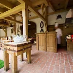 Selsky Dvur - Bohemian Village Courtyard Hotel 4*