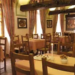 Selsky Dvur - Bohemian Village Courtyard Hotel 4*